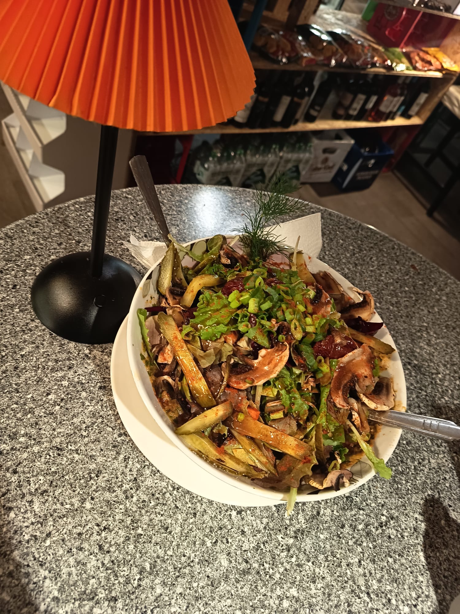 Frischer Salat bei Göki Kitchen