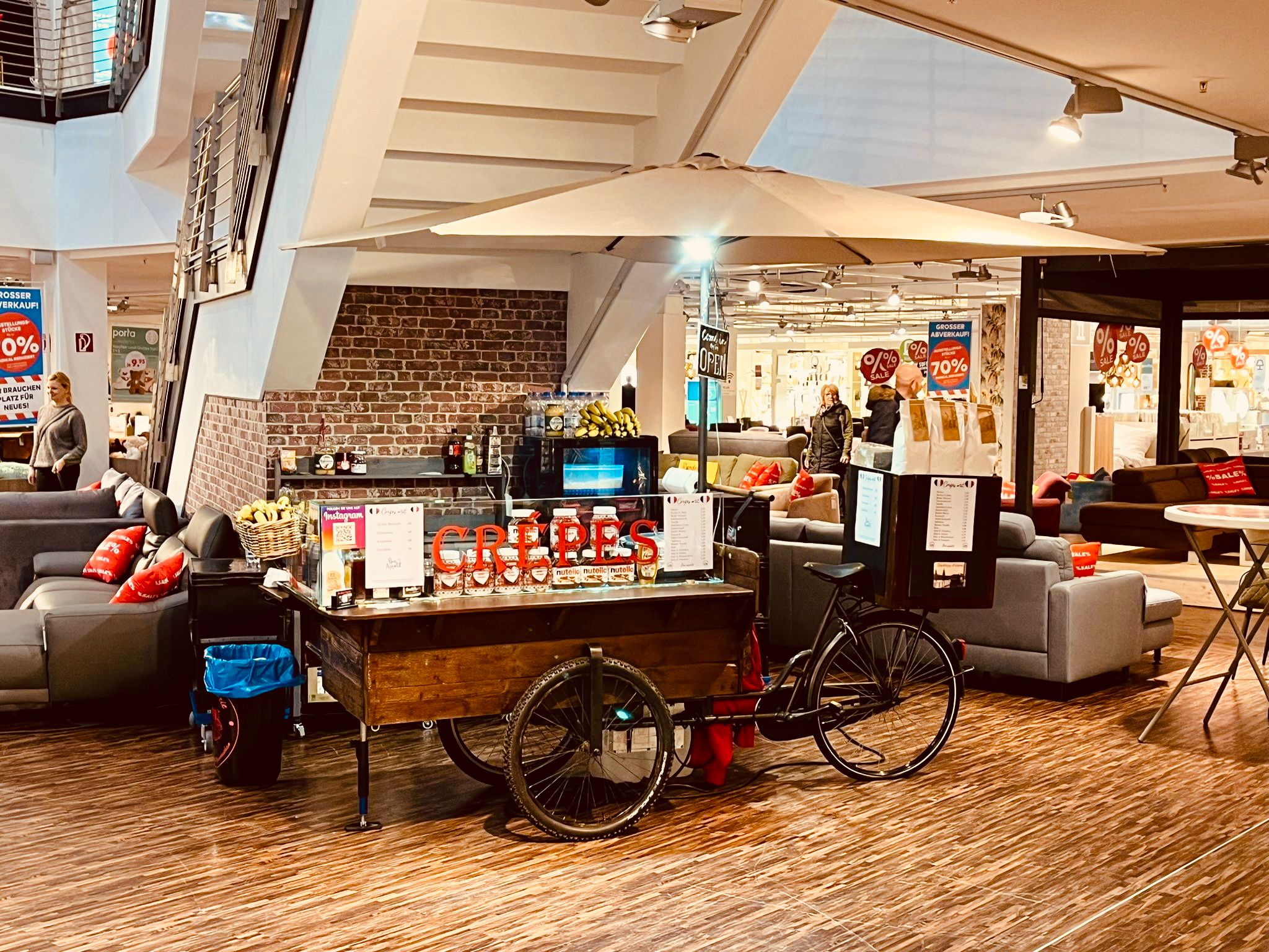 Crêpes Bike der kleinen Crêperie im Einsatz – kompakt und indoor geeignet
