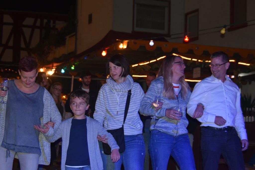 Gäste beim Weinfest Rheingraf