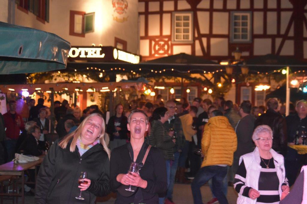 Freude beim Weinfest