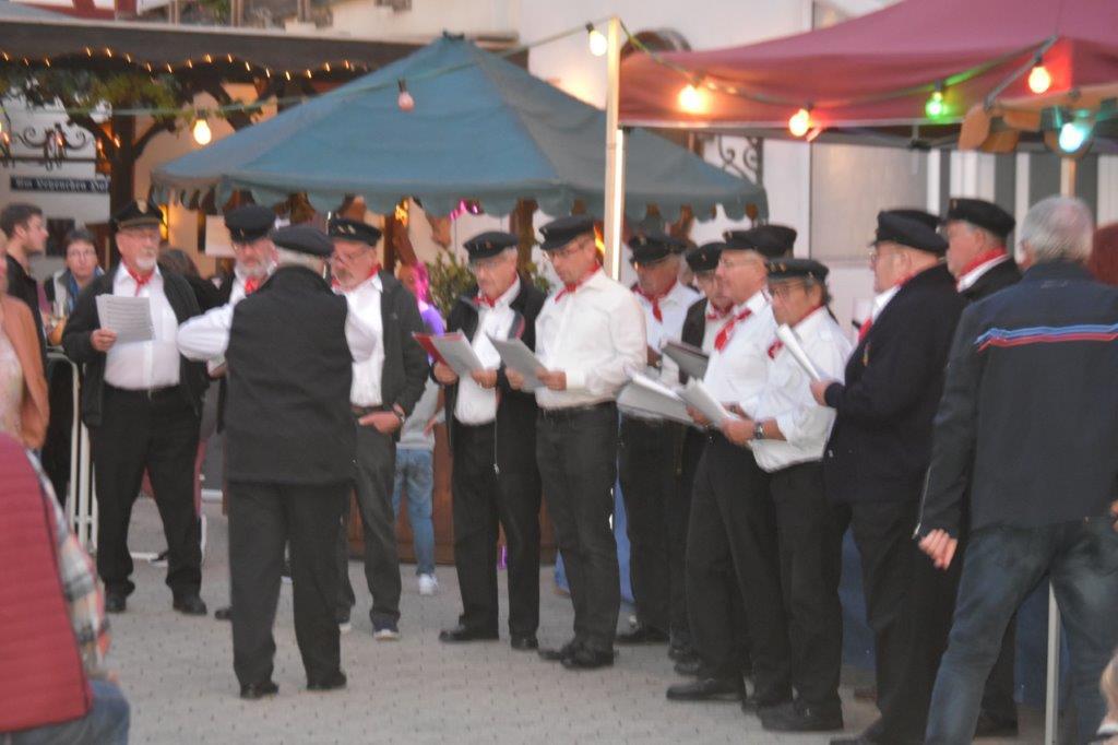 Chor beim Weinfest