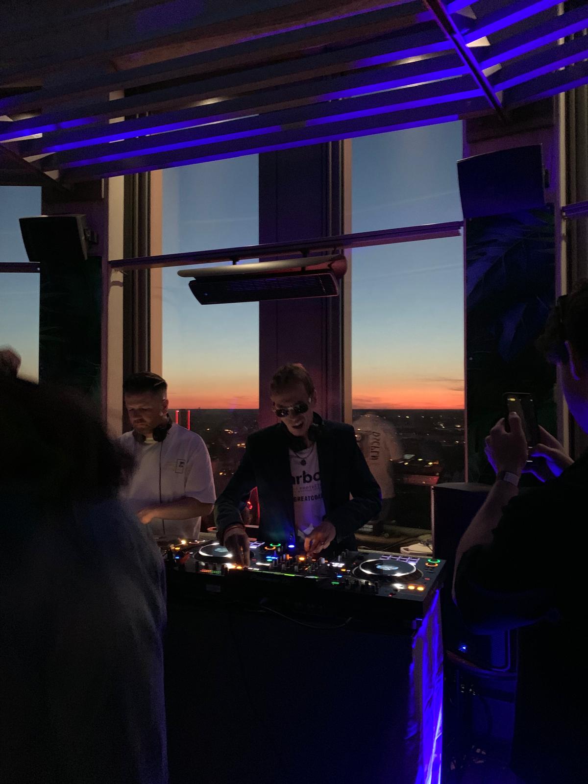 Rooftop DJ Session — M-Steave mit Phil Fuldner