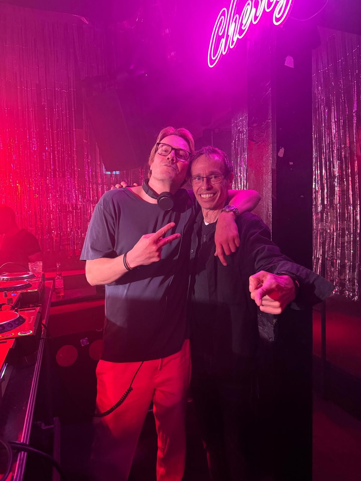 Club-Atmosphäre mit Pink Lighting